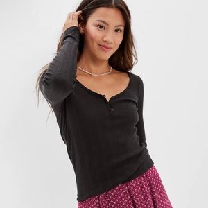 American Eagle Long Sleeve V-Neck Henley Tee  Size: M Black